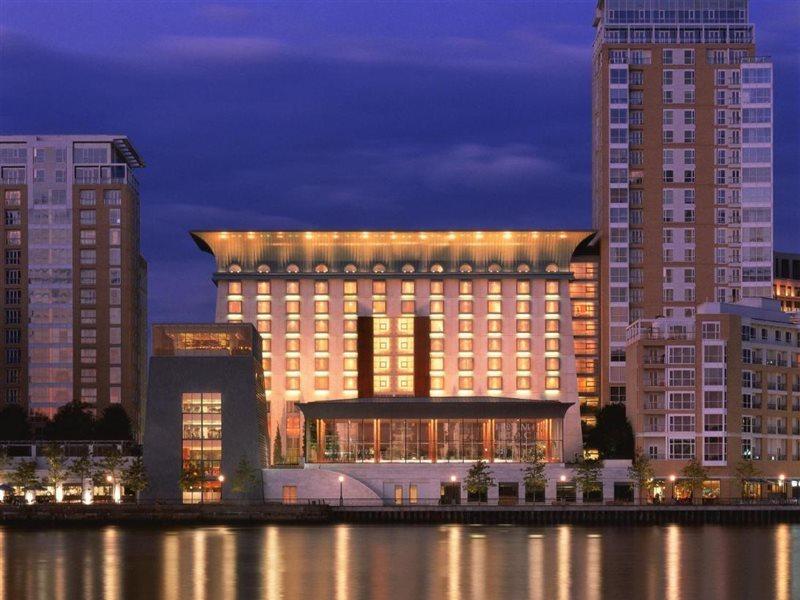 Canary Riverside Plaza Hotel London Exterior foto The InterContinental London O2