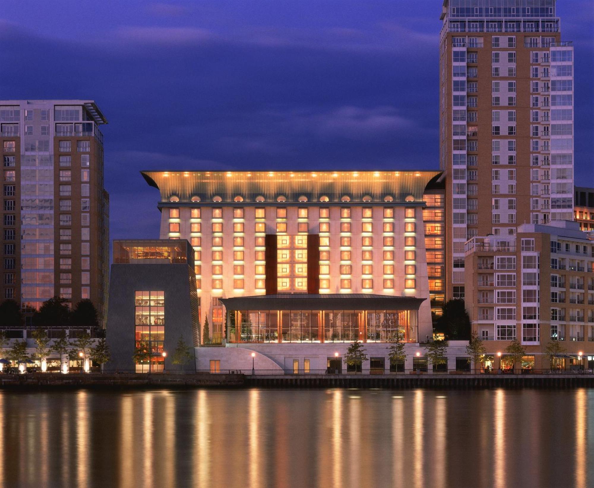 Canary Riverside Plaza Hotel London Exterior foto The InterContinental London O2