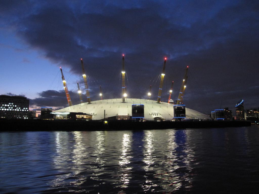 Canary Riverside Plaza Hotel London Exterior foto The O2, London
