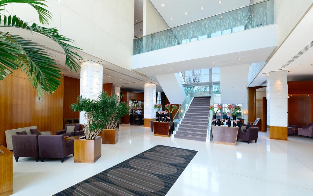 Canary Riverside Plaza Hotel London Exterior foto The lobby of the hotel