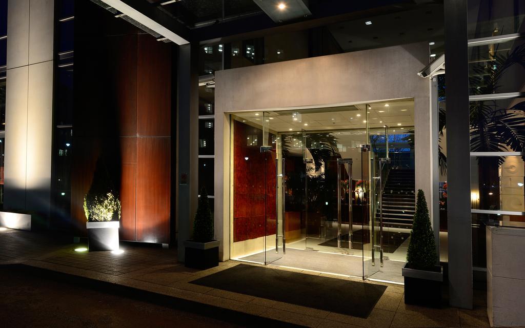 Canary Riverside Plaza Hotel London Exterior foto Entrance to the hotel