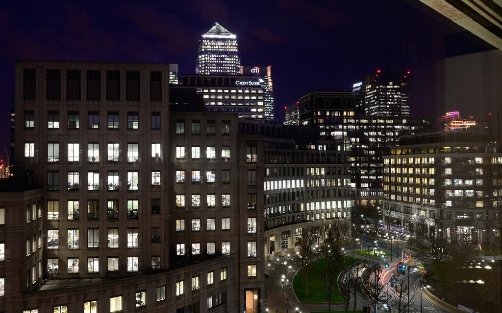 Canary Riverside Plaza Hotel London Exterior foto The view from the top of the building