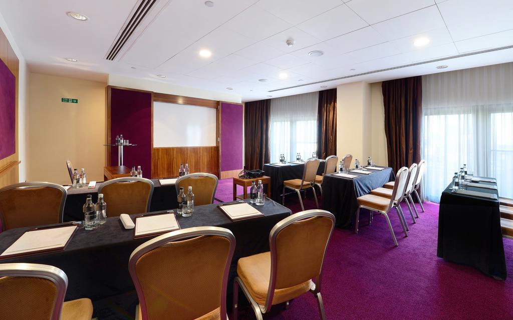 Canary Riverside Plaza Hotel London Exterior foto Meeting room