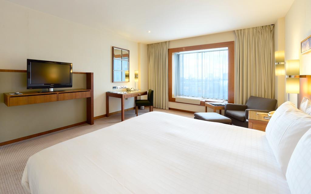 Canary Riverside Plaza Hotel London Exterior foto A typical room at the hotel