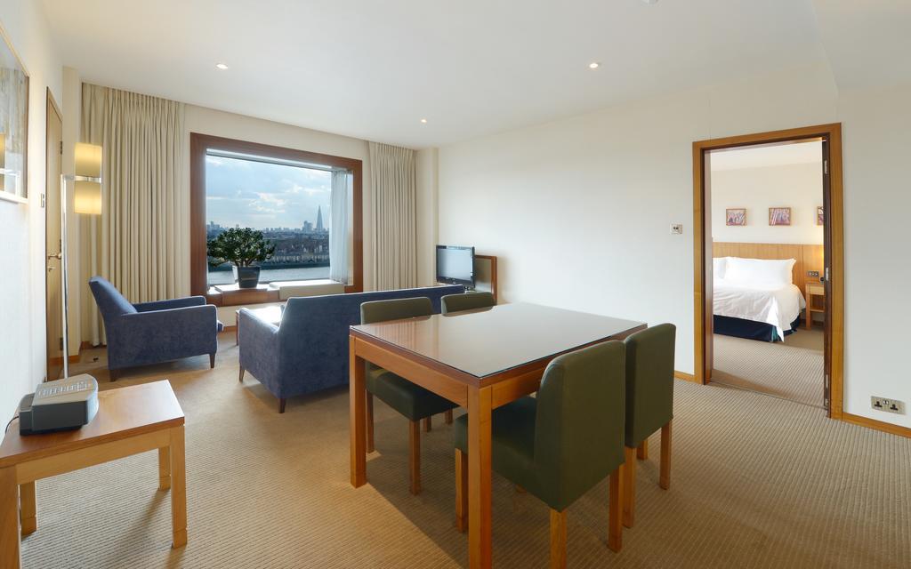 Canary Riverside Plaza Hotel London Exterior foto A suite at the InterContinental London - The O2