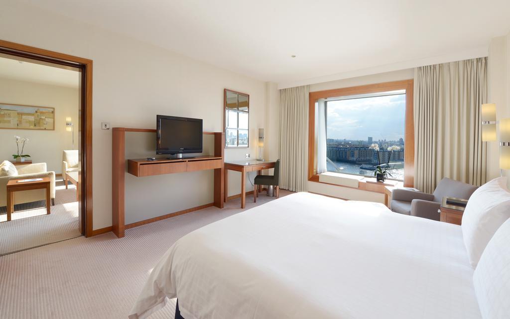 Canary Riverside Plaza Hotel London Exterior foto A room at the InterContinental London - The O2