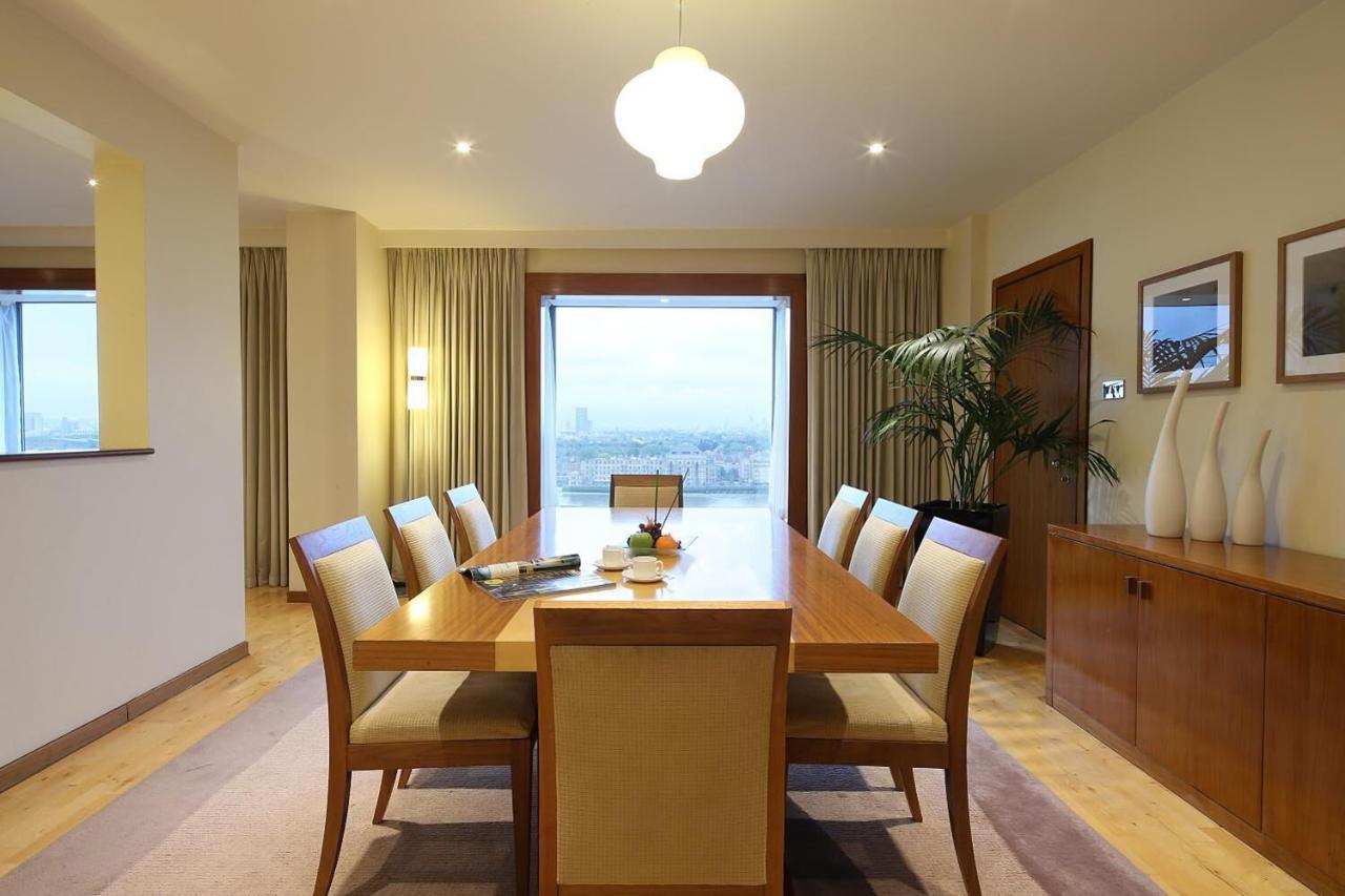 Canary Riverside Plaza Hotel London Exterior foto A dining room